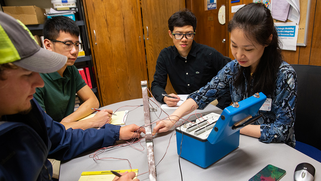 Hanwan Jiang and students conducting research