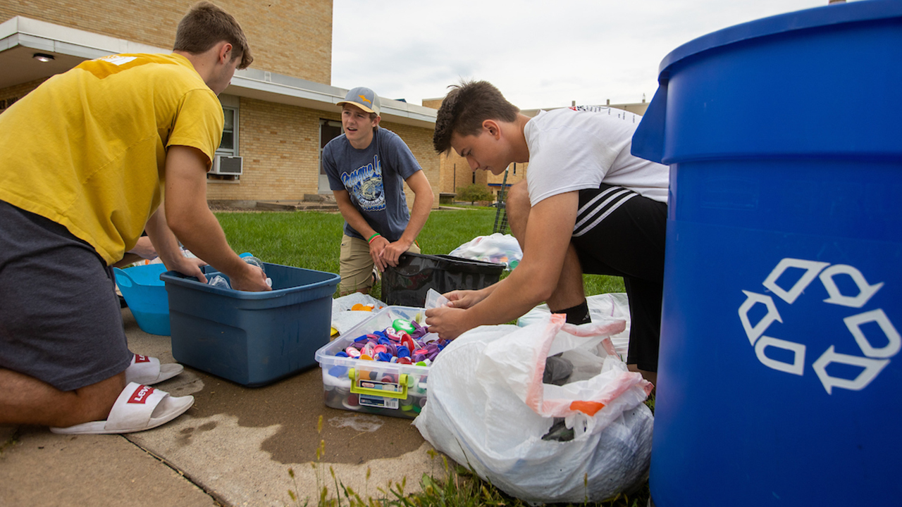 students working on recycling project