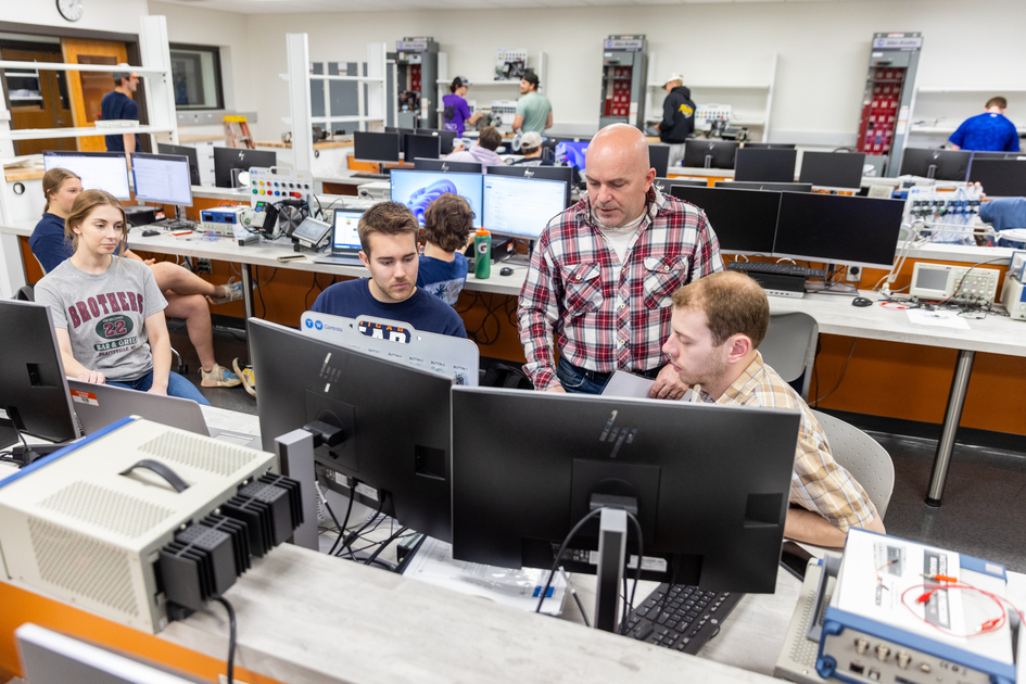 Students working in the Electronics and Automation Lab.