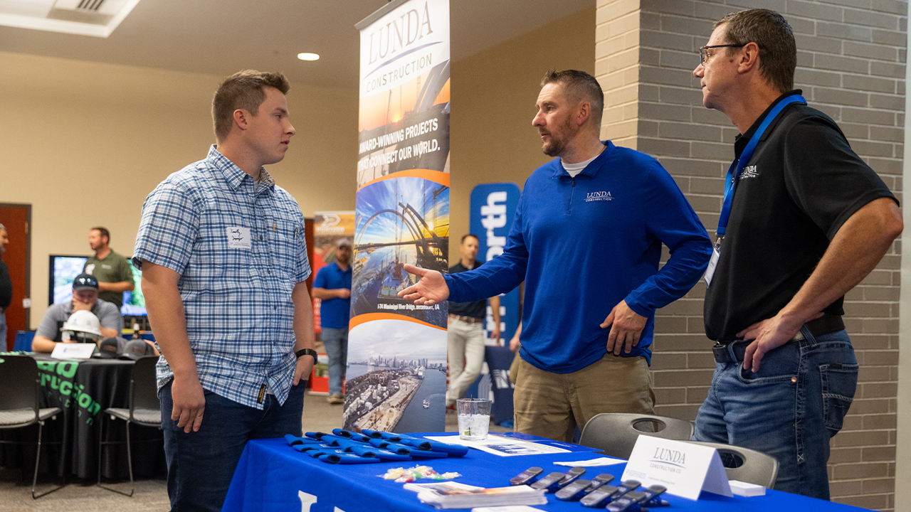 Students gained valuable insights and connected with industry professionals at the Fall Construction Networking Event.