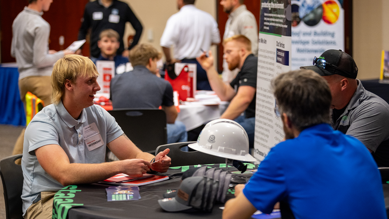 Students gained valuable insights and connected with industry professionals at the Fall Construction Networking Event.