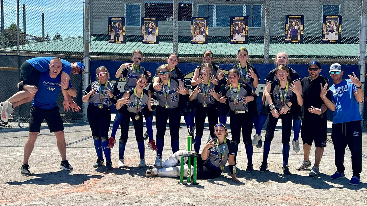 Lucas Anderson (standing left) – Assistant coach, Anthony Wayne Junior Generals, 2021–2024.