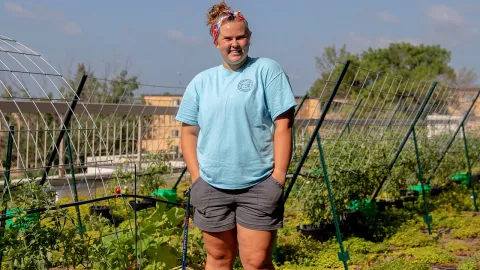 Kaley Mumma during her 2019 internship growing tomatoes on roof of Glenview Commons.