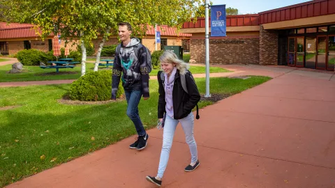 Students on Baraboo Sauk County campus