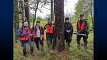 Authors Valerie Zhaawendaagozikwe, Ashla Ojibway, Mocha Reynolds, Emily Lockling and Evan Larson in the field on Minnesota Point, gathered around a culturally-modified old-growth red pine tree. 