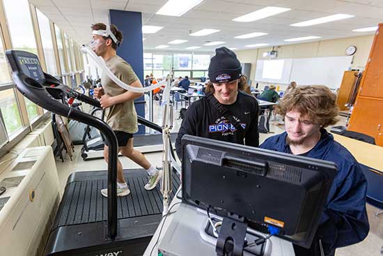 UW-Platteville health students are analyzing data as student runs on a treadmill.