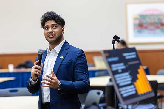 UW-Platteville finance student gives presentation that includes bar graph