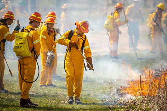 UW-Platteville students assisting with controlled burn