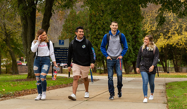 Richland campus students walking outside