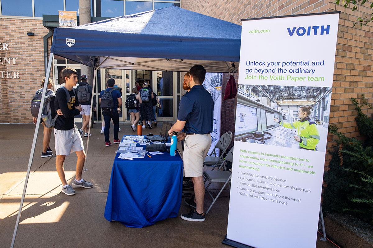 Voith, Fox Cities Community on Campus Day