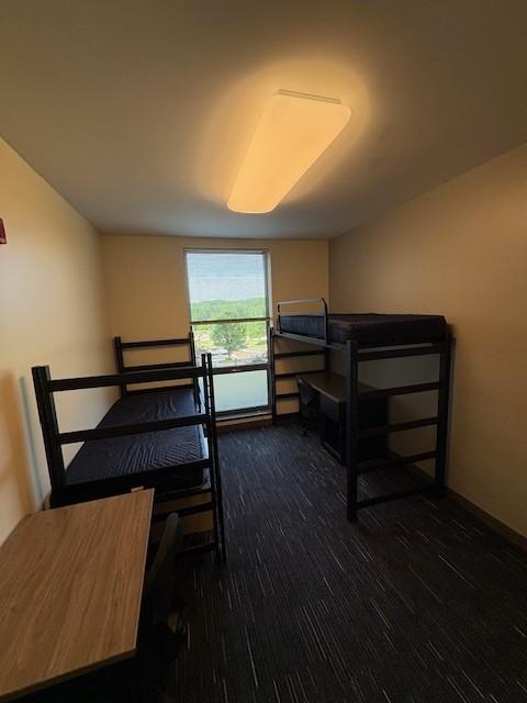 Student moving in to Rountree Commons