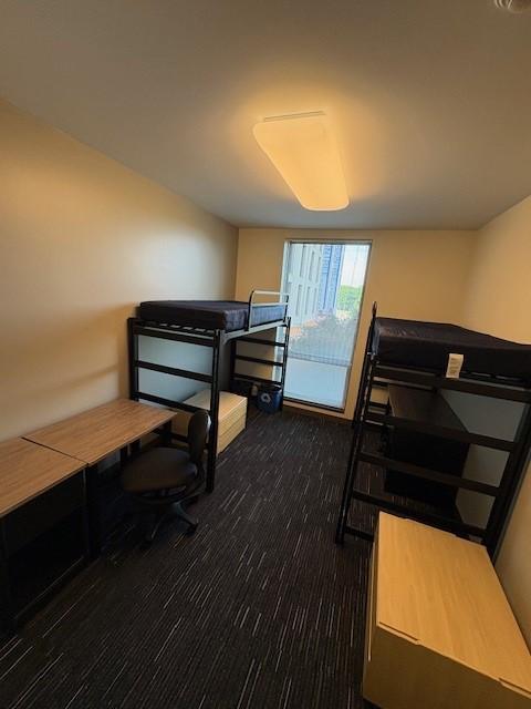 Student moving in to Rountree Commons