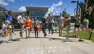 UW-Platteville students enjoying a spring day