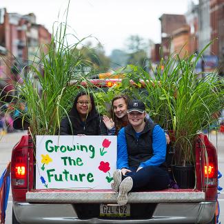 UW-Platteville Horticulture Club in parade 