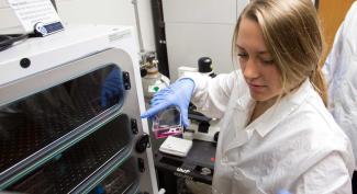 UW-Platteville students performing research in lab