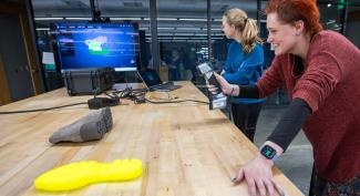 UW-Platteville forensic investigation student does a 3D scan of shoe for analysis