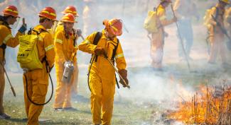 UW-Platteville students assisting with controlled burn