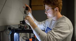 UW-Platteville Mechanical Engineering student working on machine