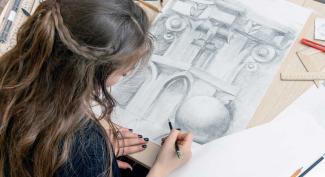 Architecture student sketching a 3D drawing of a building