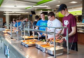 UW-Platteville students in buffet line at Bridgeway dining stations
